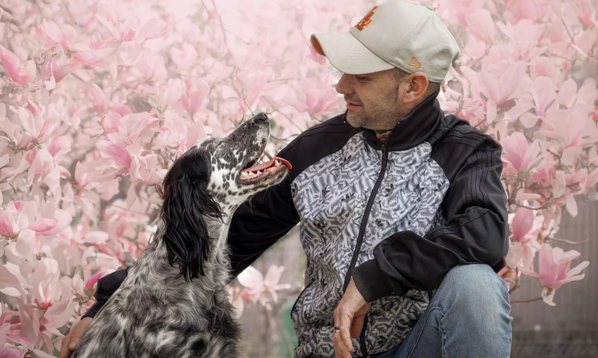 Julien Michon comportementaliste canin avec un chien